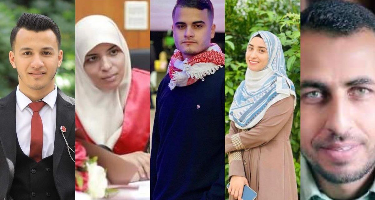 photo de 5 journalistes